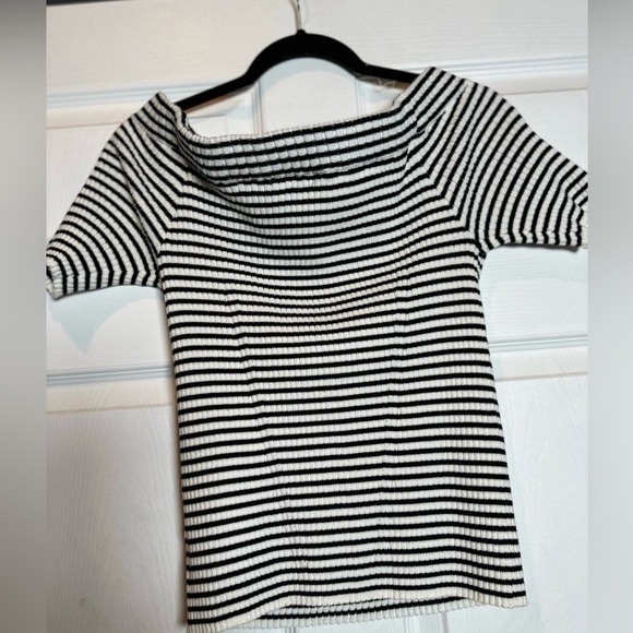 The Birdie Off Shoulder Stripe Top SZ
XL - Picture 3 of 6